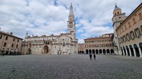 Il portico di Piazza Grande