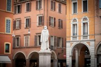 Le statue del centro di Modena