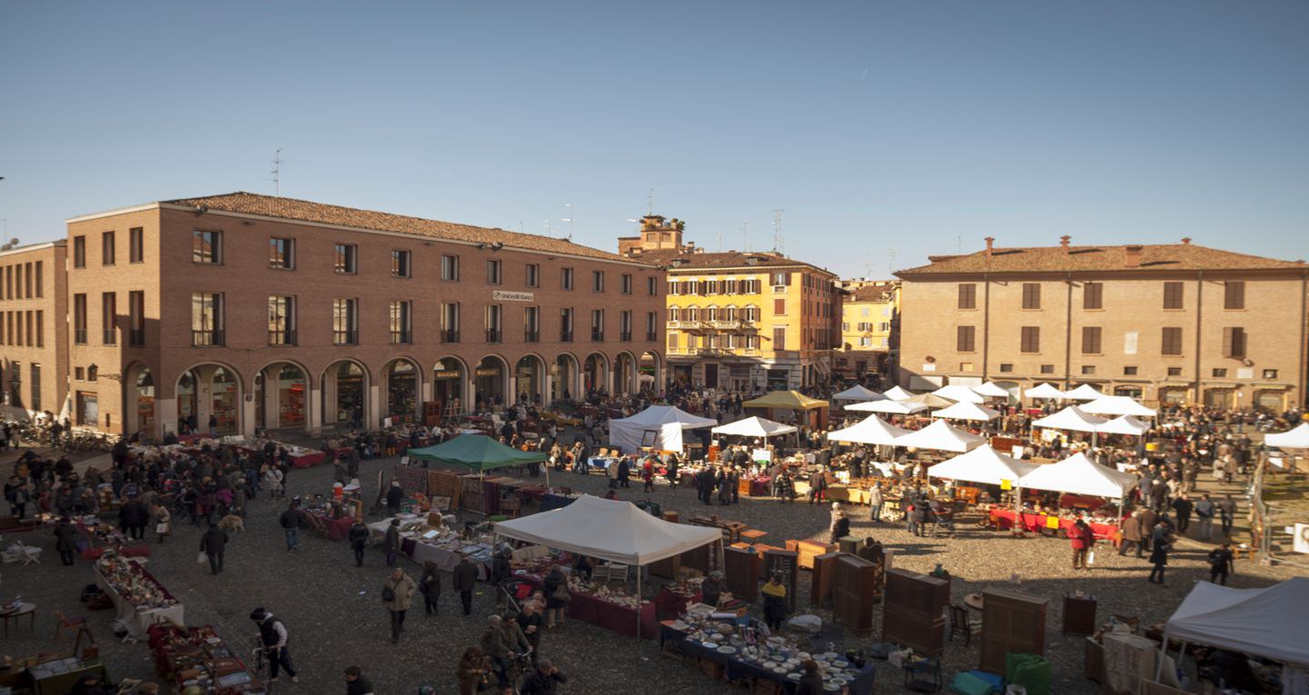 L'antico in Piazza Grande (Modena)